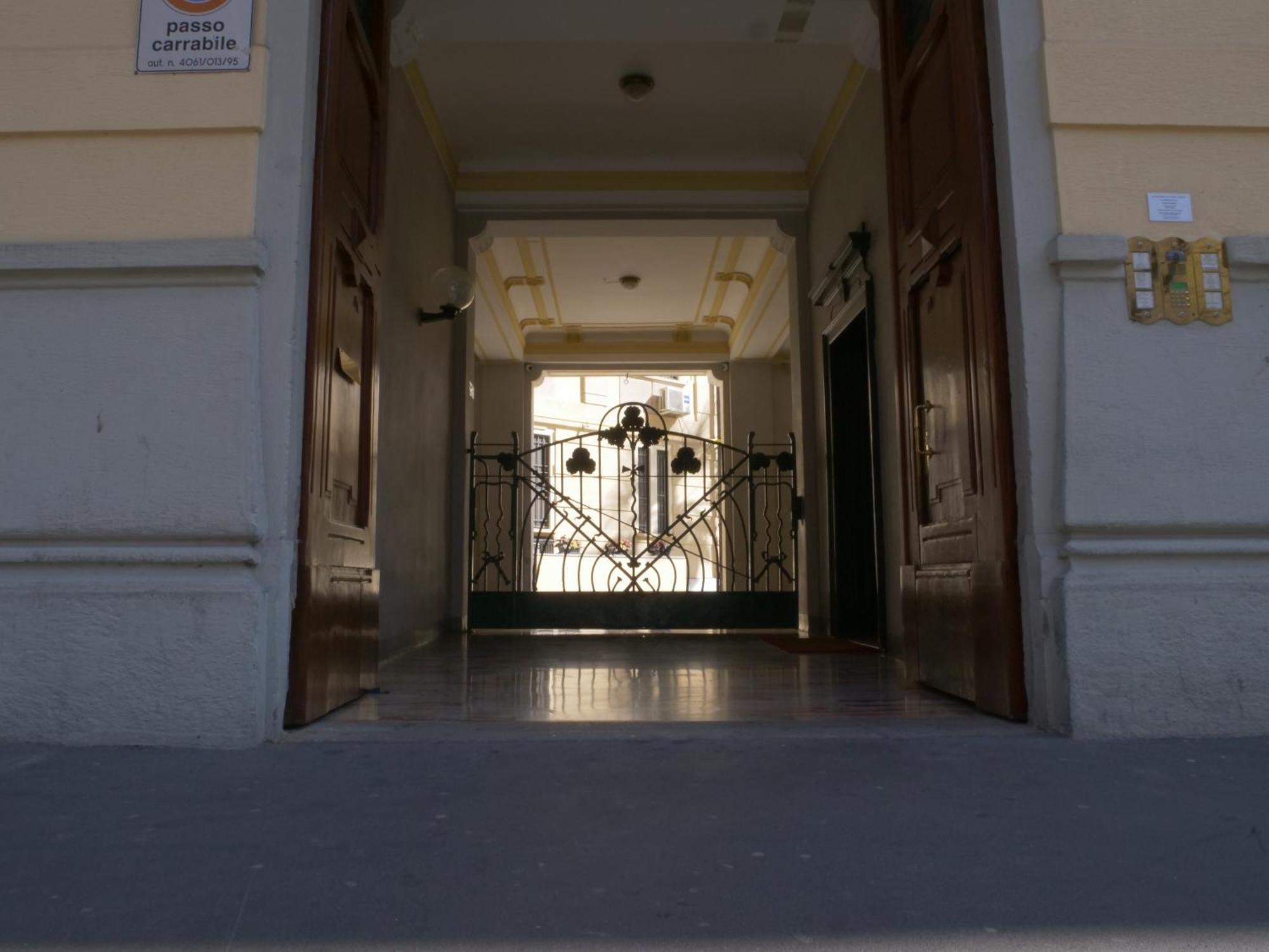 Wonderful Downtown Apartment-Hd Netflix, King-Size Bed, Two Minutes' Walk From Metro Милан Экстерьер фото